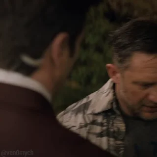 😡