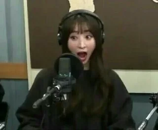 😮