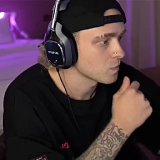 🤨