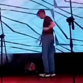 😜
