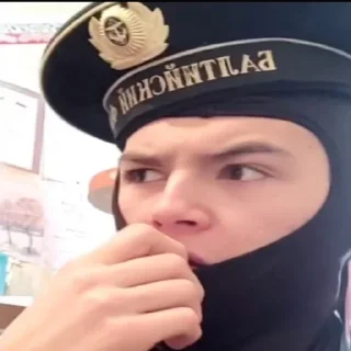 🤨