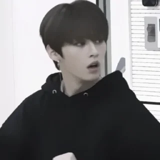 😨