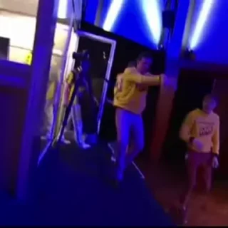 🥳