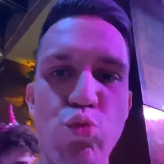 😗