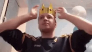 👑