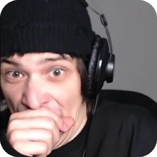 😨
