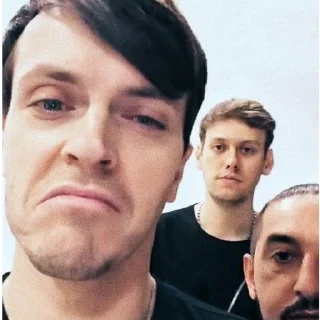 ☹