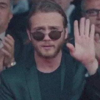 🕳