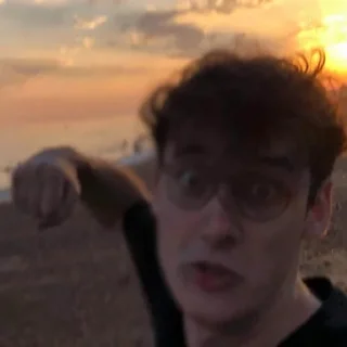😡