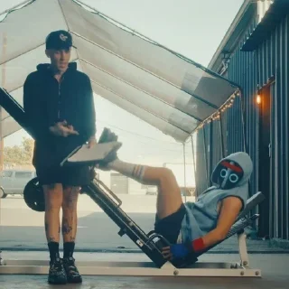 👤