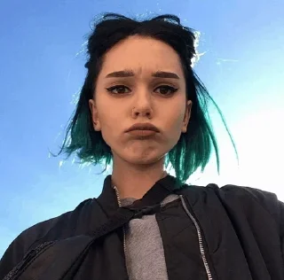😠