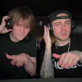 🥳