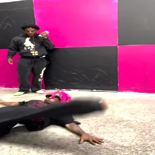 🕺