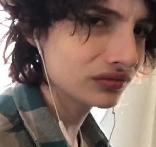 😠