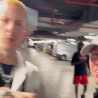📸