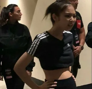 🤨