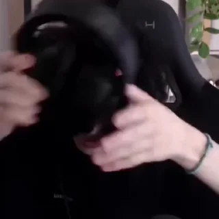 😡