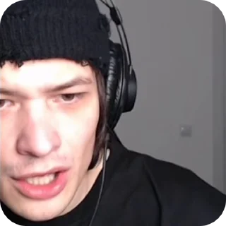 😨