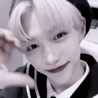 や 𝖿𝖾𝗅𝗂𝗑 🦴 ;: @smstickerr