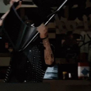 😡