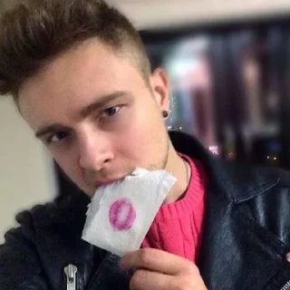 💋