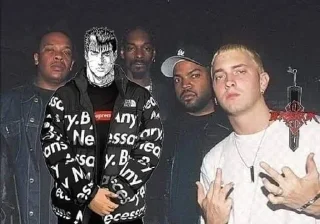 😨
