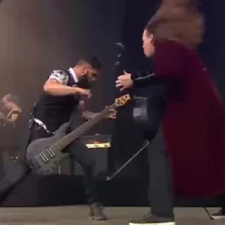🕺