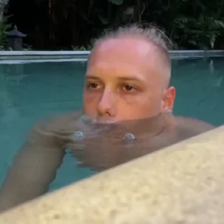 😘