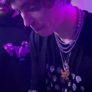 😼
