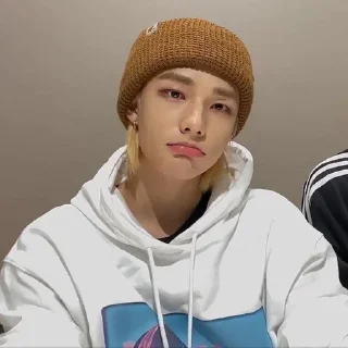 😐