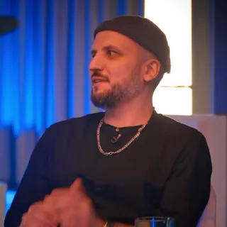 🕺