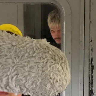 😠