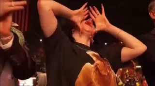 🥳