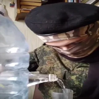 🥸
