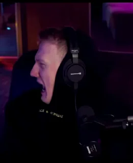 🥴