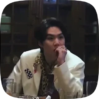 😠