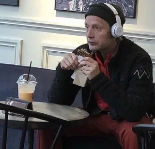 😐