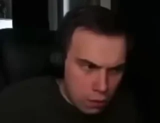 🤨
