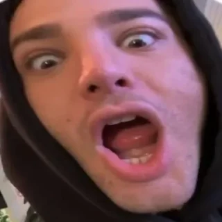 😨