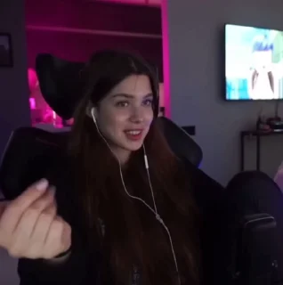 😈