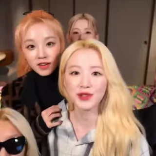 👩‍👩‍👧‍👧