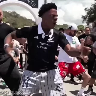 🕺