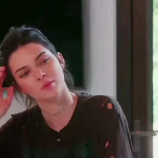 😐