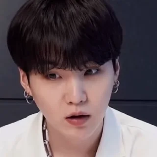 😨