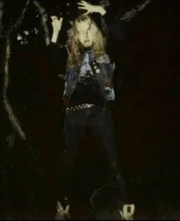 😨