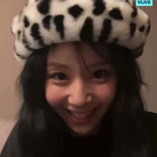 🌥️