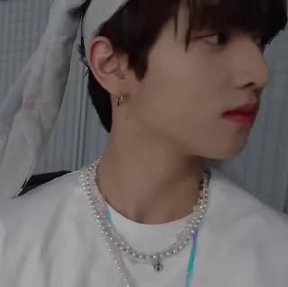 😐