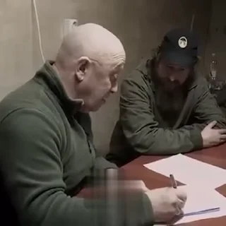 📔