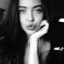 👸