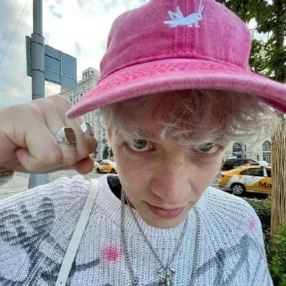 😡